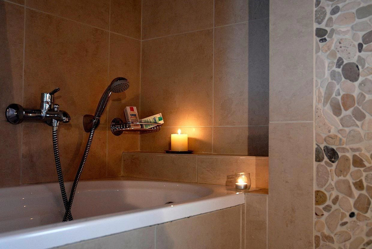 Bathroom 4, Hotel Mistral, Attica