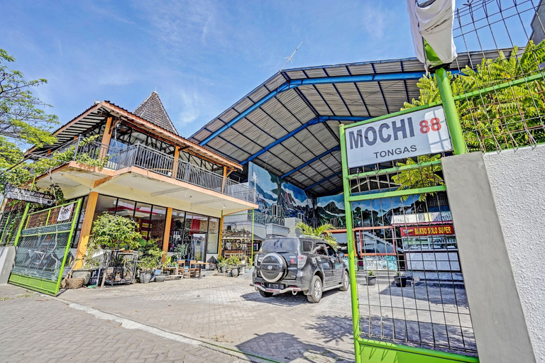 Exterior & Views 1, OYO 90943 Mochi 88 Homestay, Probolinggo