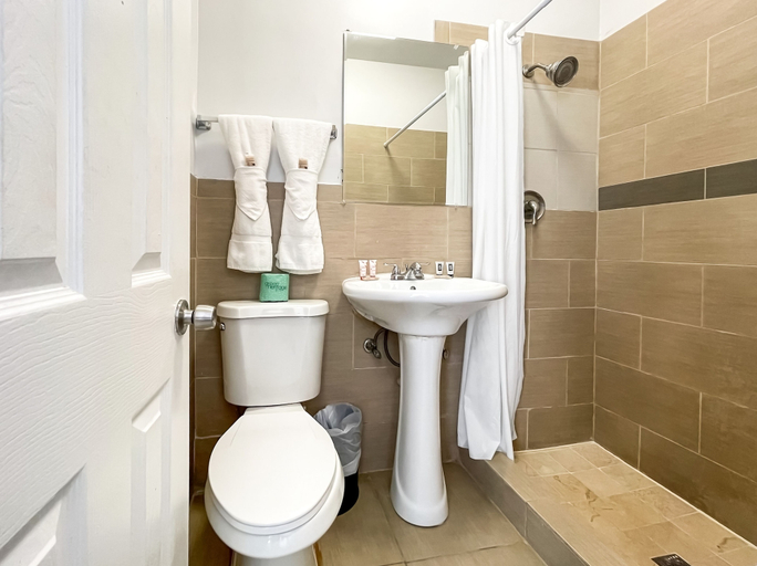 Bathroom 4, Hollywood Beach Flamingo, Broward