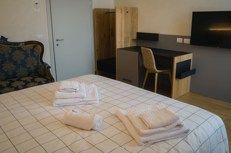 Bedroom 3, VILLA MANZONI, Bergamo