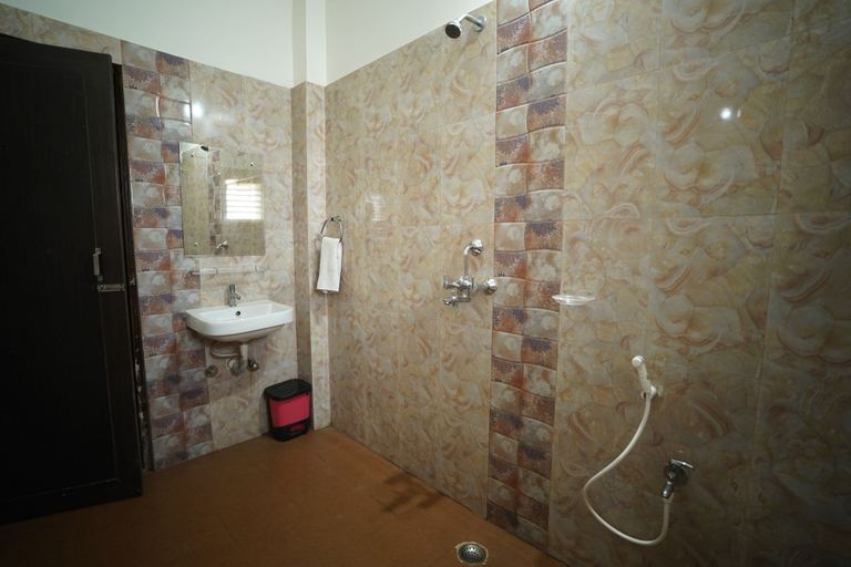 Bathroom 4, krtatithya, Cuttack