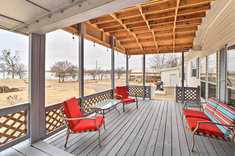 Others 1, Eufaula Escape w/ Deck - Steps to Lake!, McIntosh