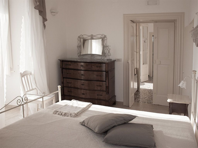 Bedroom 3, Sorelle Barnaba, Bari