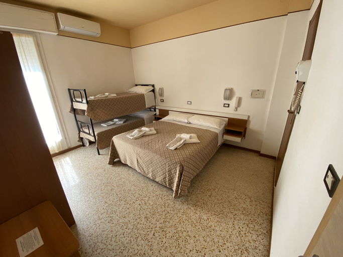 Bedroom 2, Hotel Nanni Garnì, Rimini