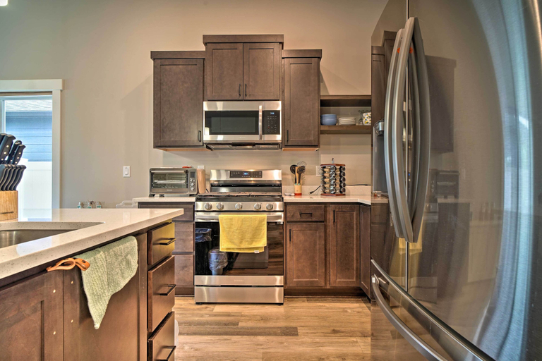 Others 5, Modern Medford Escape ~ 3 Mi to Downtown!, Jackson