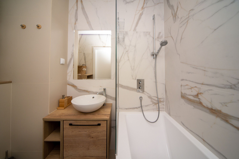 Bathroom 4, Garden Gate 151, Gdańsk City