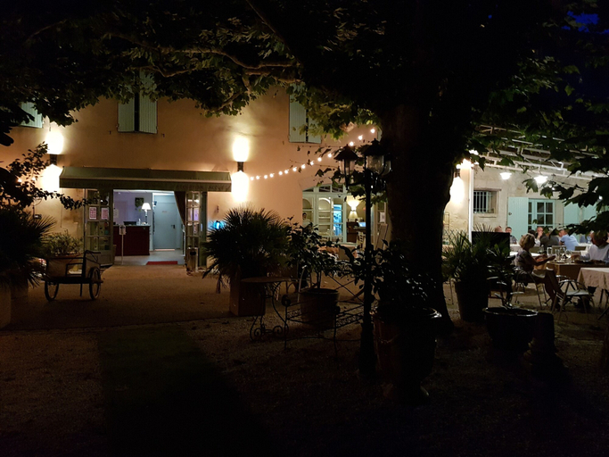 Exterior & Views 2, Hotel Restaurant La Ferme, Vaucluse