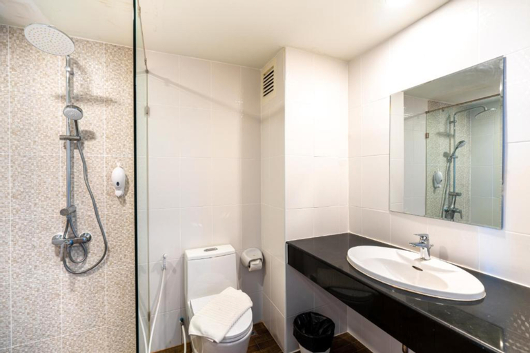 Bedroom 5, Royal Phala Cliff Beach Resort, Ban Chang