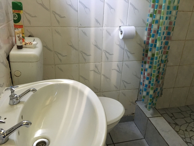 Bathroom 3, Hawk Guest House, Ngamiland West