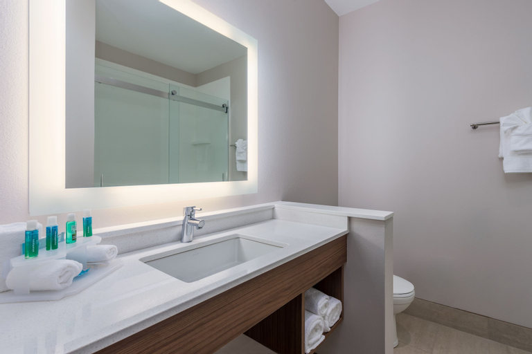 Bathroom 12