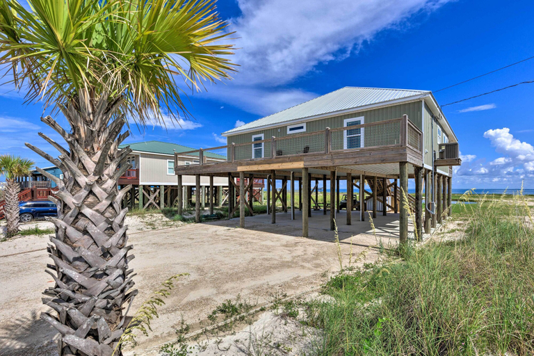 Exterior & Views 1, Bayfront Dauphin Island Home w/ Beach Access!, Mobile