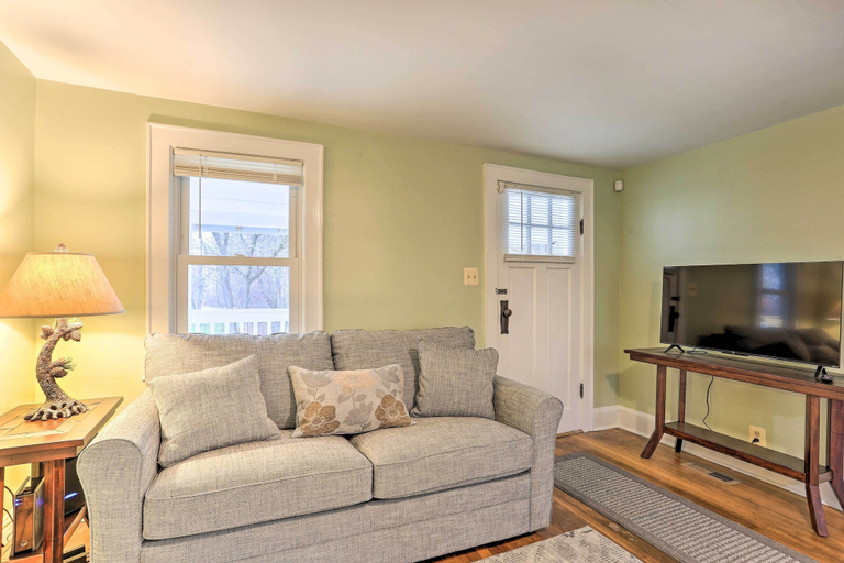 Others 1, Cozy Campbell Hall Getaway w/ Porch!, Orange