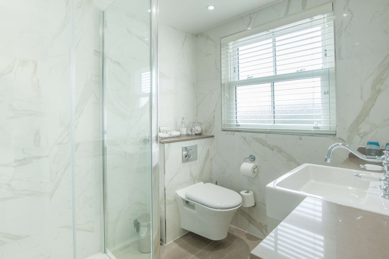 Bathroom 5, Harbour Hotel Sidmouth, Devon