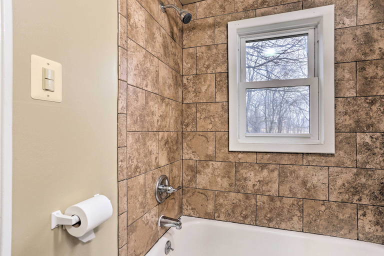 Bathroom 4, Cozy Campbell Hall Getaway w/ Porch!, Orange