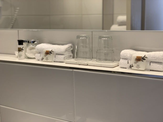 Bathroom 4, Hotel Grand Canal, Delft