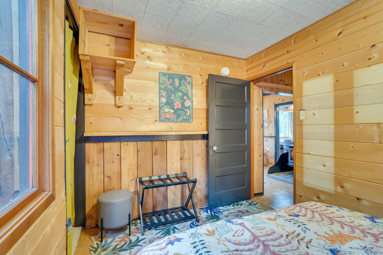 Bedroom 2, Leavenworth Cabin w/ Private Hot Tub!, Chelan