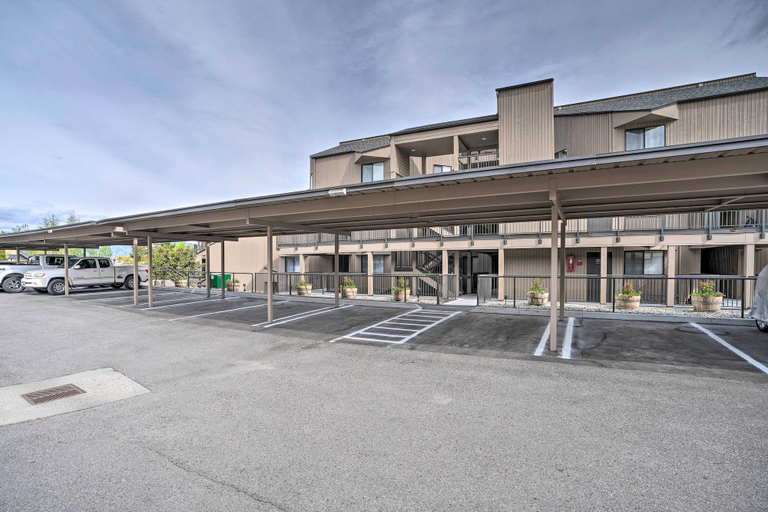 Exterior & Views, Beautiful Condo w/ Balcony on Lake Chelan!, Chelan
