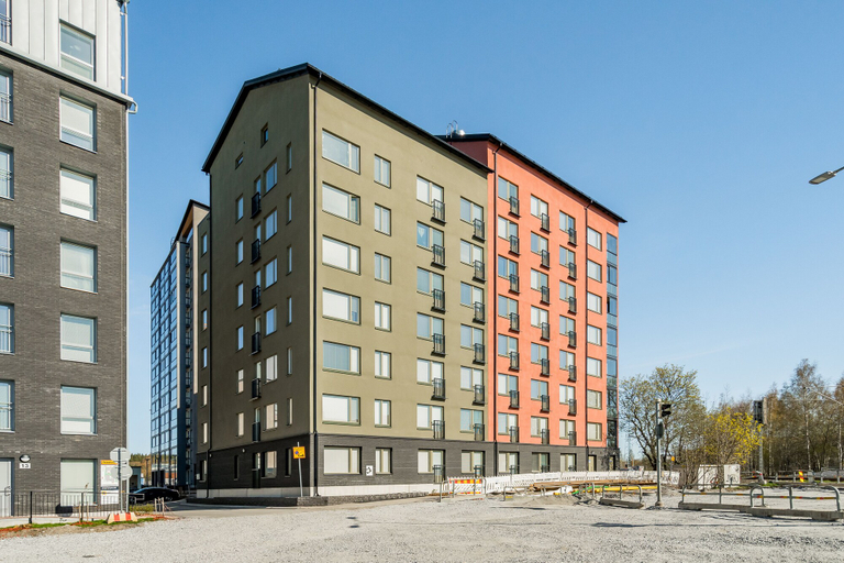 Exterior & Views