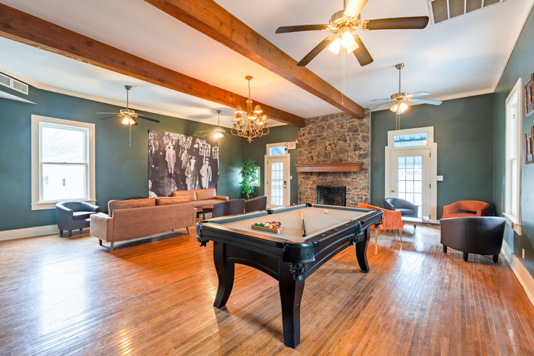 Others 4, Heber Historic Inn, Cleburne
