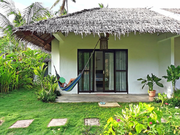 Exterior & Views 1, Private Modern Tropical Room in General Luna, General Luna
