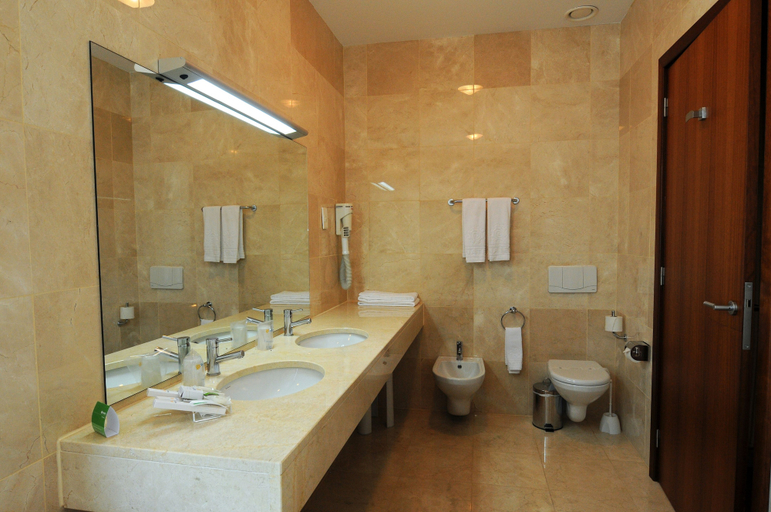 Bathroom 5, INATEL Vila Ruiva Hotel, Fornos de Algodres