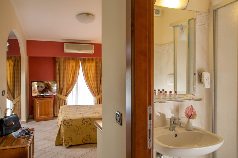 Bathroom 5, Marini Park Hotel, Roma
