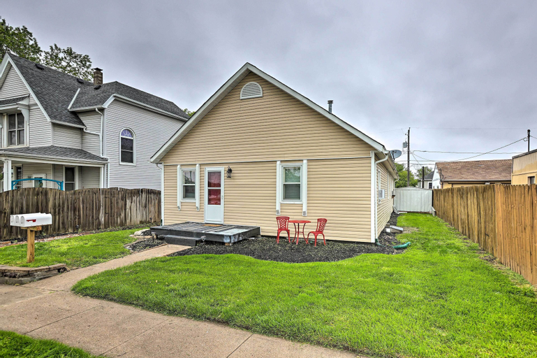 Council Bluffs Cottage Proximity to Parks!, Pottawattamie