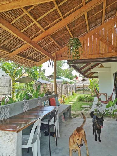 Food & Drinks 4, Private Modern Tropical Room in General Luna, General Luna
