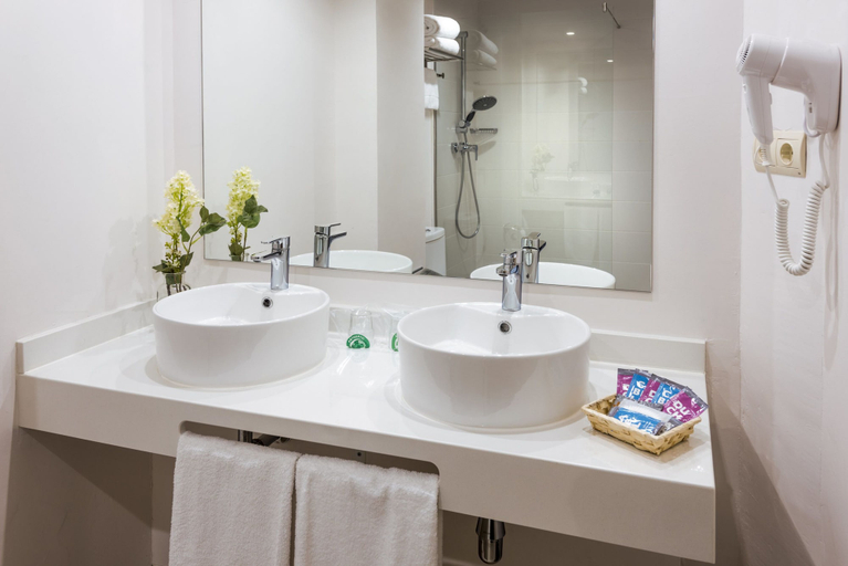 Bathroom 5, Sumus Stella and Spa, Barcelona