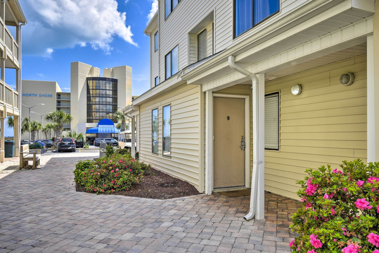 Exterior & Views 2, Steps to Ocean: Convenient Myrtle Beach Townhome!, Horry