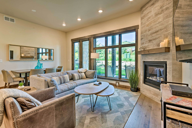 Others 1, Luxe Canyons Condo w/ Golf Course Views!, Summit