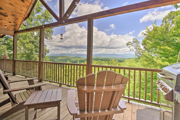 Others 5, Hiwassee Hideaway' Cabin w/ Mountain Views!, Cherokee