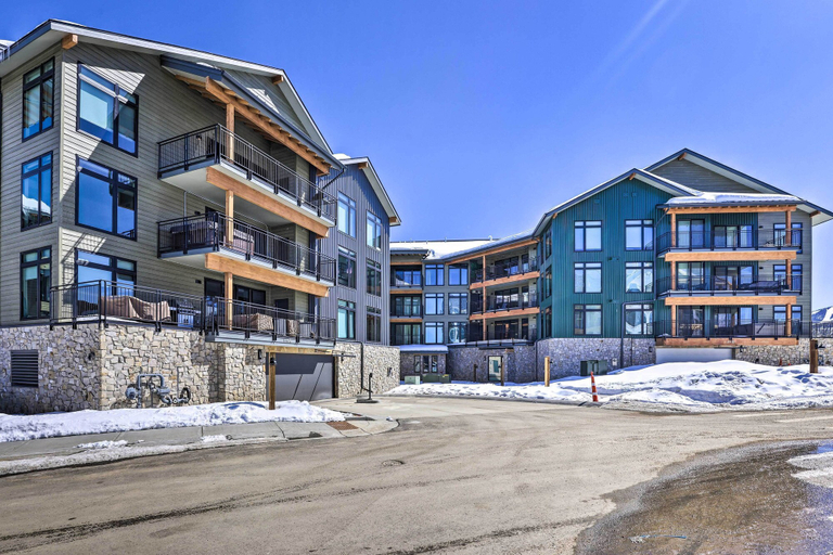 Exterior & Views 2, Mountain-view Winter Park Condo w/ Balcony!, Grand