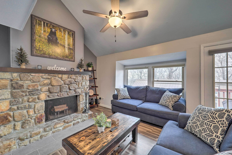 Others 1, Cozy Beech Mountain Condo w/ Fireplace & Deck, Watauga