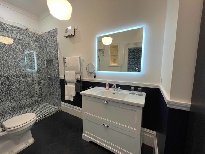 Bathroom 4, Casa Nova House, Waitaki