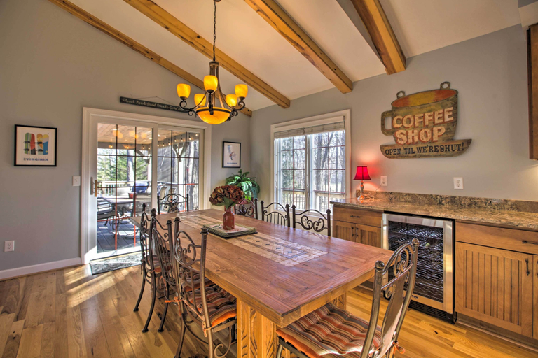 Others 5, Spacious Wintergreen Resort Home w/ Hot Tub!, Nelson