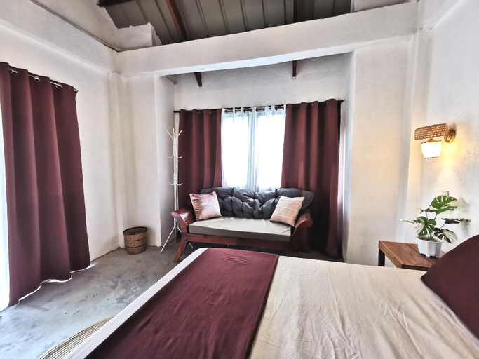 Bedroom 2, Private Modern Tropical Room in General Luna, General Luna
