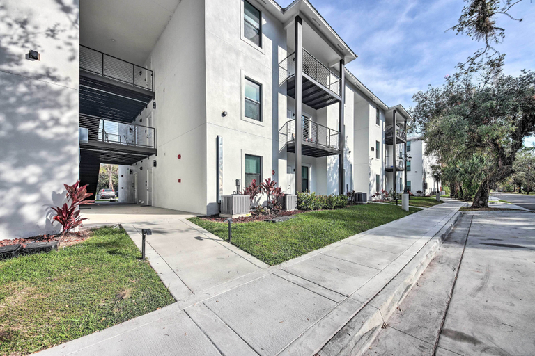 Exterior & Views 1, Labelle Apartment, Close to Parks!, Hendry