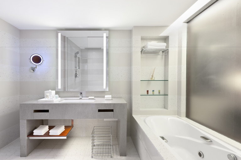 Bathroom 5, Four Points by Sheraton Shenzhou Peninsula, Hainan