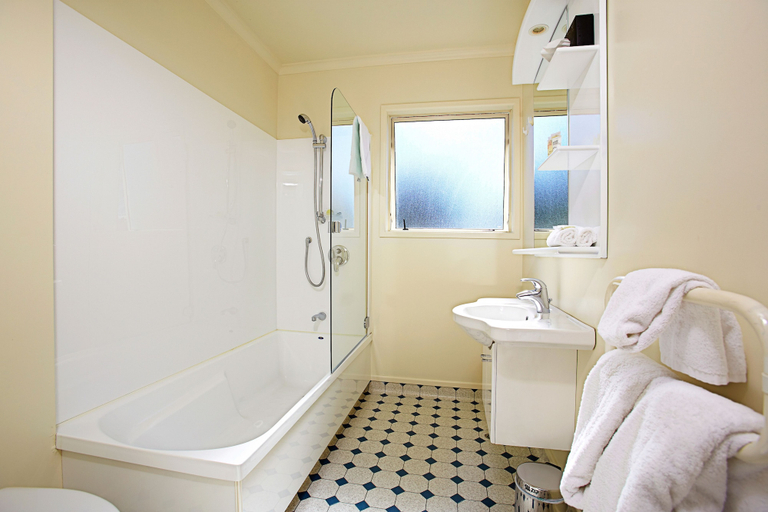Bathroom 3, The White Morph - Heritage Collection, Kaikoura