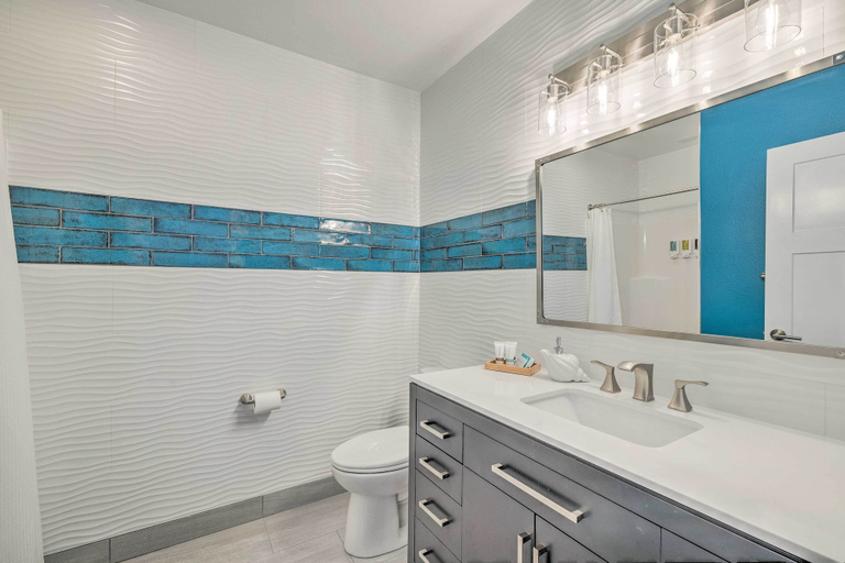 Bathroom 4, 1 Block to Long Beach! Adorable Downtown Studio, Pacific