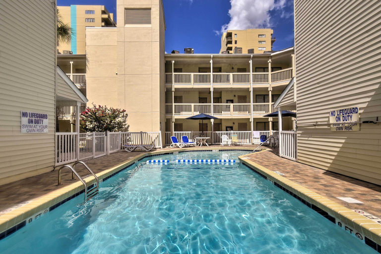 Sport & Beauty, Steps to Ocean: Convenient Myrtle Beach Townhome!, Horry
