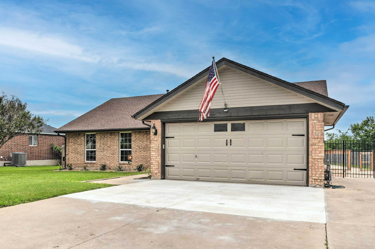 Exterior & Views 2, Hot Tub, Pool, & Fire Pit! Solar-Powered Hutto Gem, Williamson
