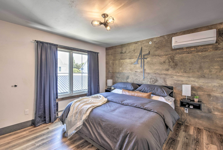 Bedroom 3, Modern Townhome w/ Deck - 1/2 Mi to Elkhart Lake!, Sheboygan