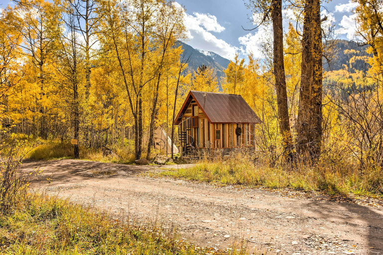 Others 5, Colorful Cabin w/ Teepee, Fire Pits & Mtn Views!, Gunnison