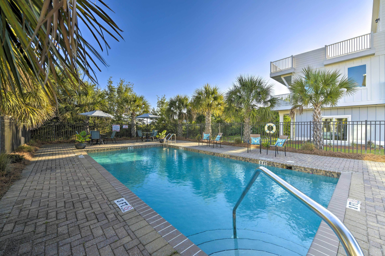 Sport & Beauty 4, Coastal Getaway w/ Rooftop Terrace & Sunset View!, Walton