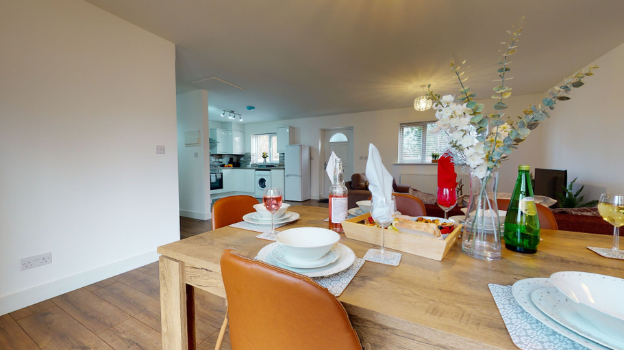 Others 5, Green View Lodge, Peterborough