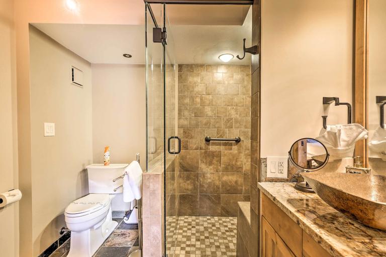 Bathroom 4, Ski & Hike: Mtn-view Condo in Silverthorne!, Summit