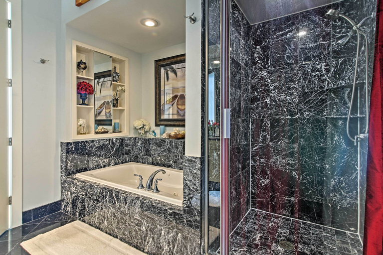 Bathroom 4, Luxe 28th-Floor S Tower Condo: Ocean & SpaceX View, Cameron