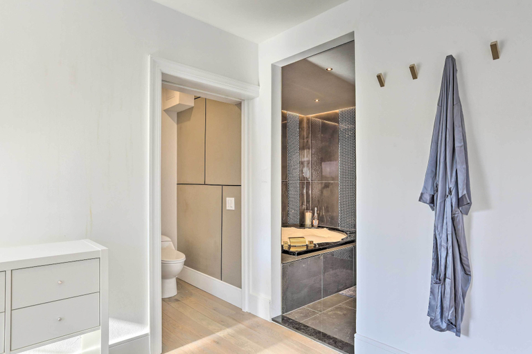 Bathroom 3, Carpathia West Estate, Passaic